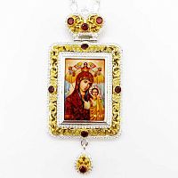 2.7.1079лф-2/1л Панагия латунная с фрагментарной позолотой и цепью