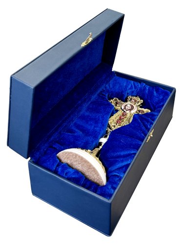 2.7.1298лпч-2 Крест латунный в позолоте со вставками, принтом на подставке из декор.камня фото 4