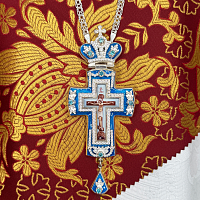 2.10.0464лэ-2/1л Наперсный латунный крест с голубыми камнями и эмалью в серебрении