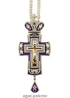 2.10.0464лэ-2/1л Наперсный латунный крест с фиолетовыми камнями и эмалью в серебрении