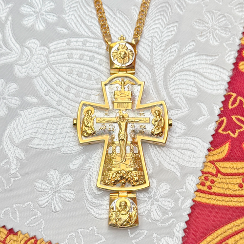 2.10.0408лф/1лп Крест наперсный с фрагментарной позолотой и голубыми фианитами