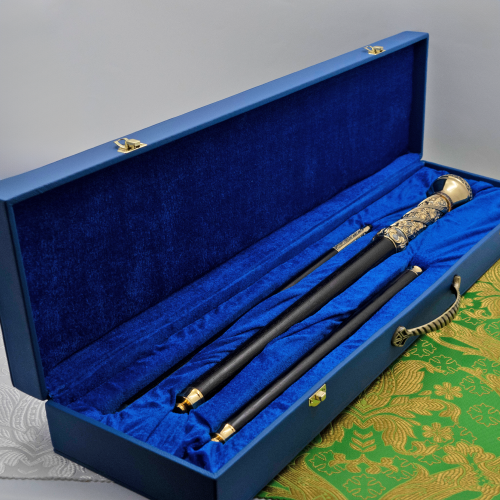 2.7.2800лрч Посох латунный с красными камнями и патинированием фото 2 2.7.2800лрч Посох латунный с красными камнями и патинированием фото 2