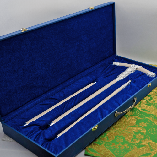 2.7.0519л Посох латунный с белыми камнями в серебрении фото 10