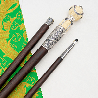 2.7.2387лр-11 Посох латунный с фиолетовыми камнями в серебрении