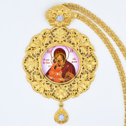 2.7.0485лп-2/1лп Панагия латунная в позолоте, со вставками и цепью 2.7.0485лп-2/1лп Панагия латунная в позолоте, со вставками и цепью