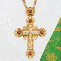 2.10.0620лпэ/1лп Наперсный крест латунный с красными камнями в позолоте