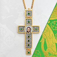 2.10.0596лпр-2/1лп Крест наперсный латунный с зеленными камнями в позолоте