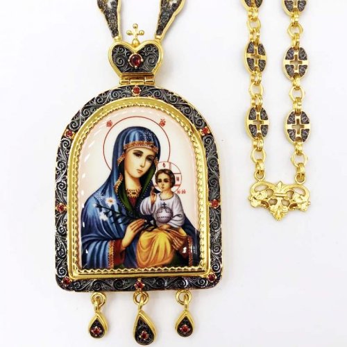 2.7.1045лп-2/80лп Панагия латунная в позолоте, со вставками и цепью 2.7.1045лп-2/80лп Панагия латунная в позолоте, со вставками и цепью