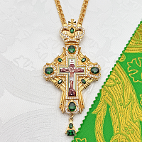 2.10.0519лп-2/1лп Крест наперсный латунный с зелеными камнями в позолоте