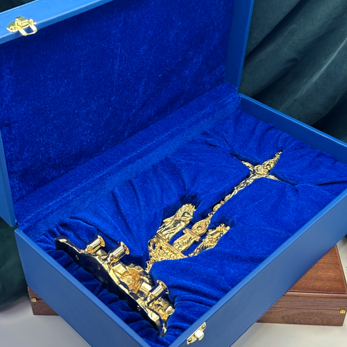 2.7.2752лп Подсвечник латунный в позолоте Голгофа фото 4 2.7.2752лп Подсвечник латунный в позолоте Голгофа фото 4