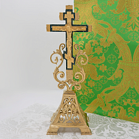 2.7.2193лпч Крест настольный латунный с акрилом и красными камнями в позолоте
