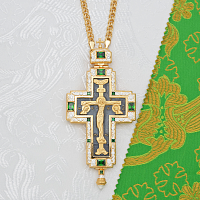2.10.0238лфр/1лп Крест наперсный латунный с зеленными камнями в позолоте