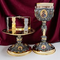 2.7.1599клпрэ-18-К/3 Евхаристический набор на 3 предмета с комбинированной чашей на 1,0 л в позолоте с патинированием и деколью