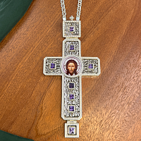 2.10.0596лр-2/1л Крест наперсный латунный с фиолетовыми камнями в серебрении