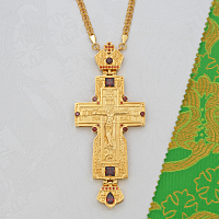 2.10.0545лп/1лп Наперсный латунный крест с красными камнями в позолоте