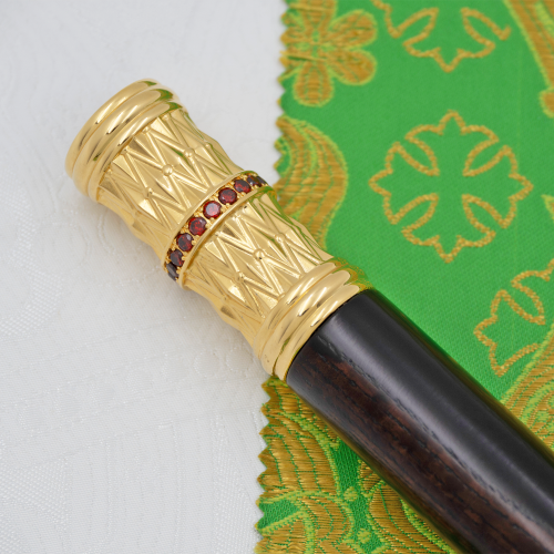 2.7.2833лп Жезл латунный с красными камнями в позолоте фото 4