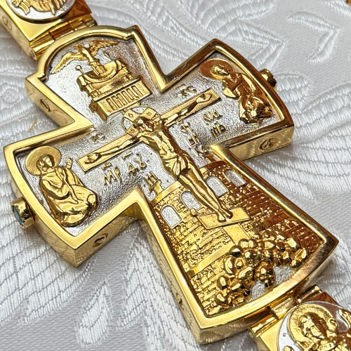 2.10.0408лф/1лп Крест наперсный с фрагментарной позолотой и голубыми фианитами фото 2