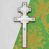 2.7.2522л Крест напрестольный с голубыми камнями в серебрении