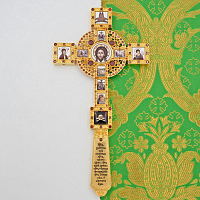 2.7.1108лп Напрестольный латунный крест с красными камнями в позолоте