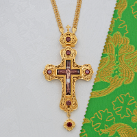 2.10.0531лп-2/1лп Наперсный латунный крест с красными камнями в позолоте