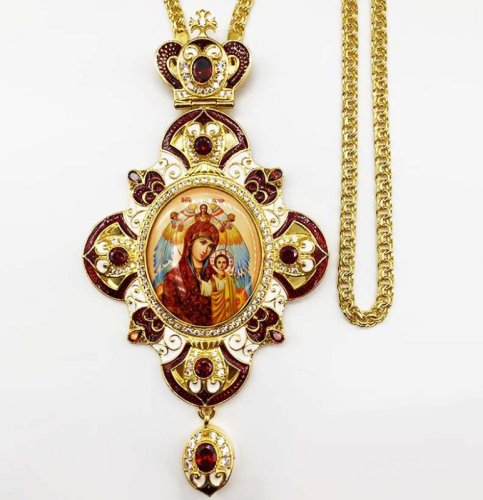 2.7.0496лп-2/1лп Панагия латунная в позолоте со вставками, эмалью и цепью 2.7.0496лп-2/1лп Панагия латунная в позолоте со вставками, эмалью и цепью