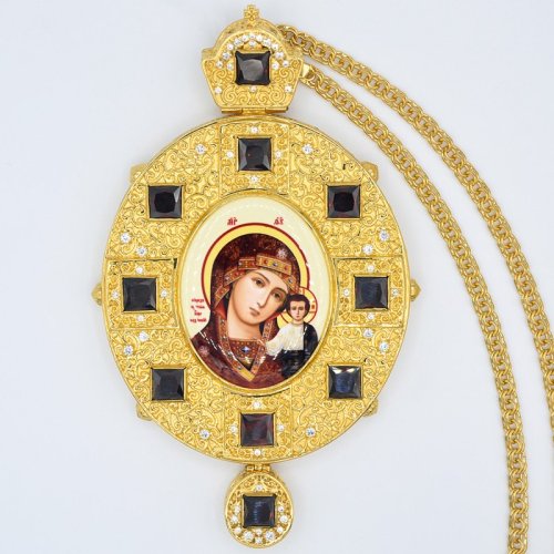 2.10.0617лпэ/1лп Крест наперсный латунный с красными камнями и эмалью в позолоте