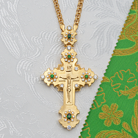 2.10.0584лп/1лп Крест наперсный латунный с зелеными камнями в позолоте