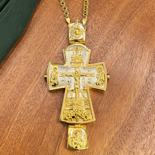 2.10.0408лф/1лп Крест наперсный с фрагментарной позолотой и фианитами красного цвета