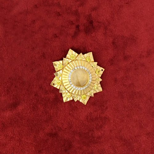 2.7.0617лп Мощевик латунный в позолоте со вставками 2.7.0617лп Мощевик латунный в позолоте со вставками