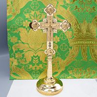 2.7.2829лп Крест настольный латунный в позолоте 