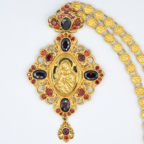 2.7.0704лп/75лп Панагия латунная в позолоте с литьевым образом , вставками и цепью арт. 2.7.0275лп