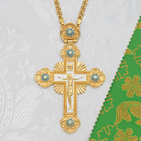 2.10.0620лпэ/1лп Наперсный крест латунный с голубыми камнями в позолоте