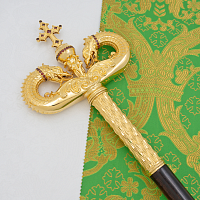 2.7.2833лп Жезл латунный с красными камнями в позолоте