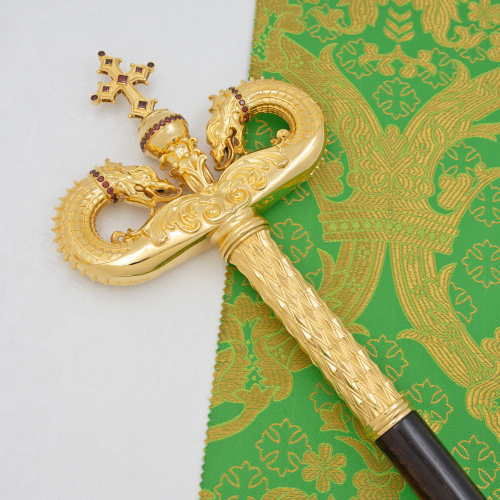 2.7.2833лп Жезл латунный с красными камнями в позолоте