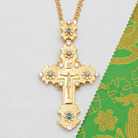 2.10.0632лп/1лп Крест наперсный латунный с голубыми камнями в позолоте