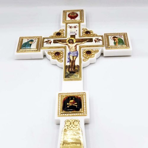 2.7.1272лпч Крест Напрестольный латунный в позолоте, с латунным принтом на декоративном камне*