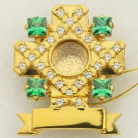 2.7.0339лп Мощевик латунный с зелеными камнями в позолоте
